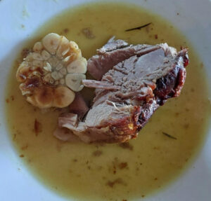 lammkeule auf teller