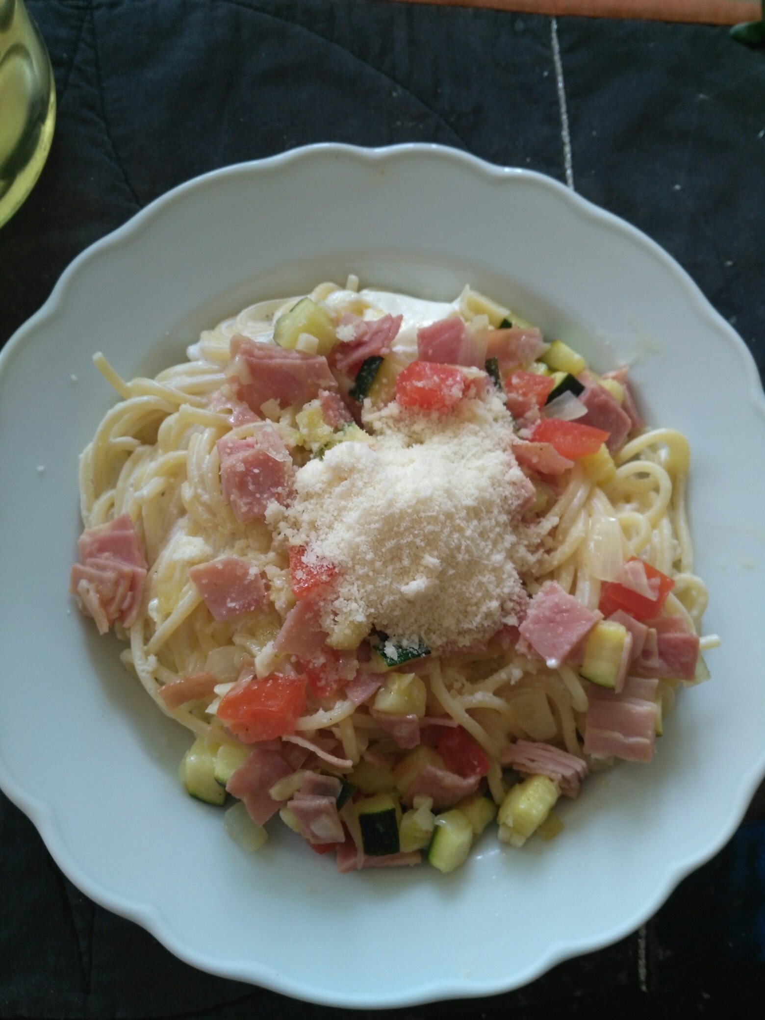 Foto Schinken-Gemüse-Käse zu Spaghetti