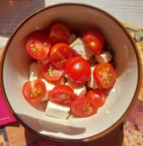 Schafskäse_mit_Tomaten