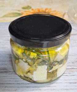 Schafkäse eingelegt fertig