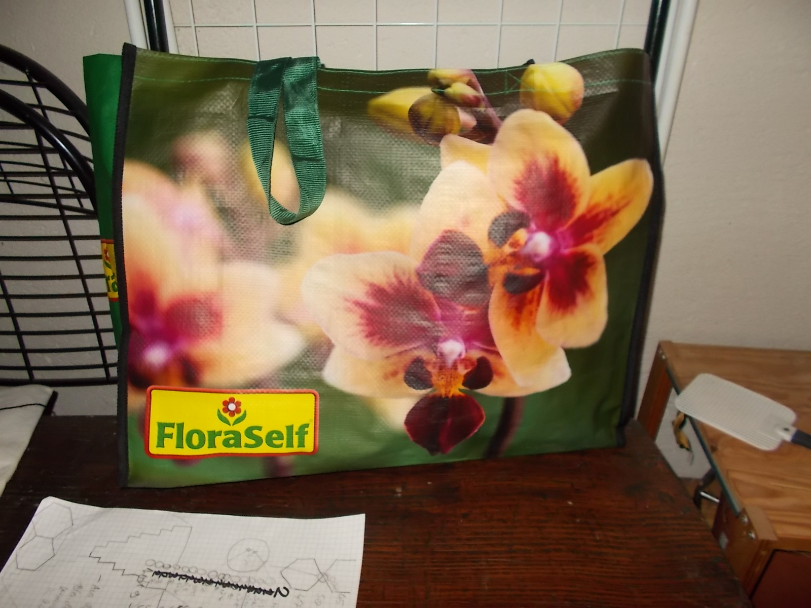 Einkaufstasche mit Orchideen