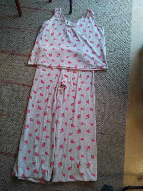 Erdbeerschlafanzug