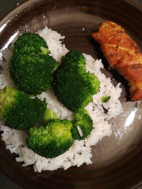 Geflügelröllchen mit Broccoli und Jasminreis