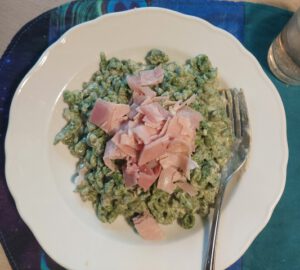 Spinatspatzen angerichtet
